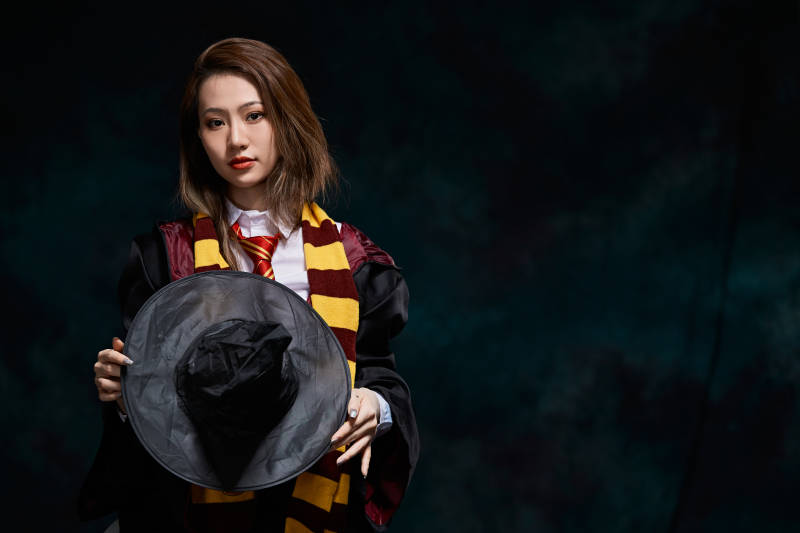 哈利波特角色扮演的亚洲美女图片