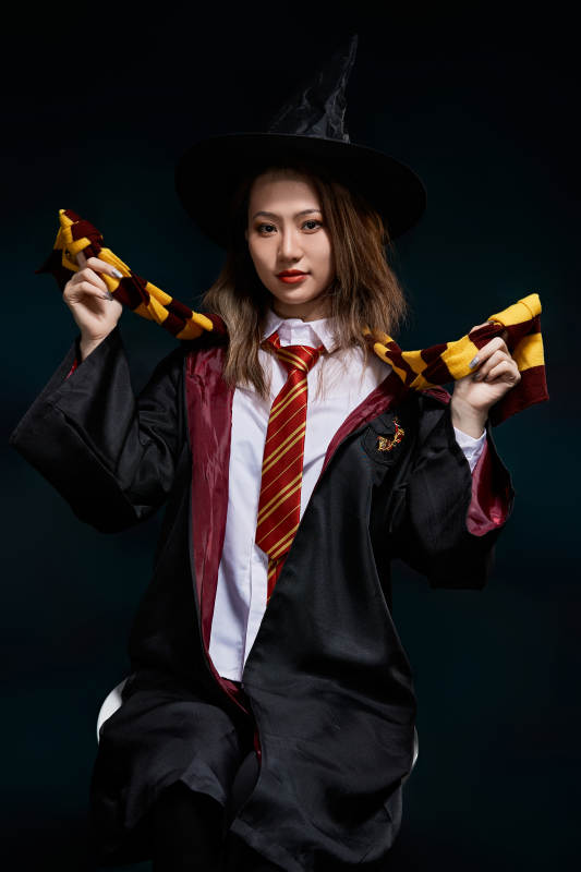 哈利波特角色扮演的亚洲美女图片