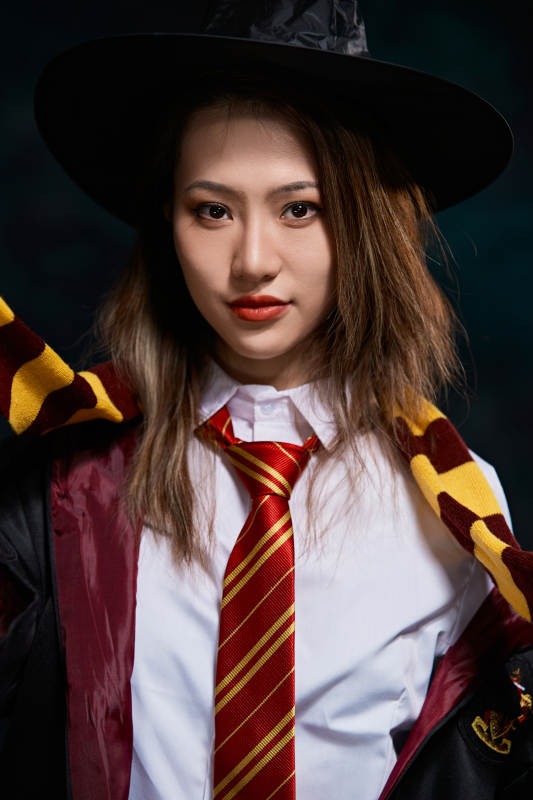 哈利波特角色扮演的亚洲美女图片