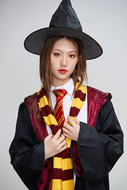 哈利波特角色扮演的亚洲美女图片