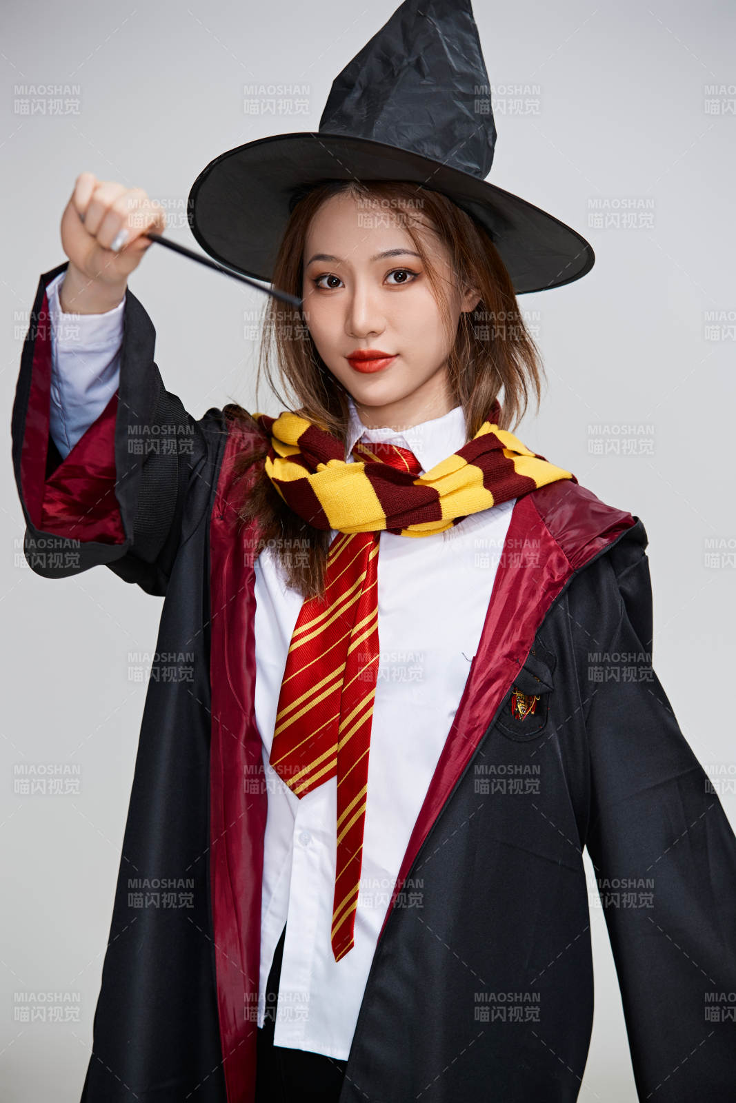 哈利波特角色扮演的亚洲美女图片