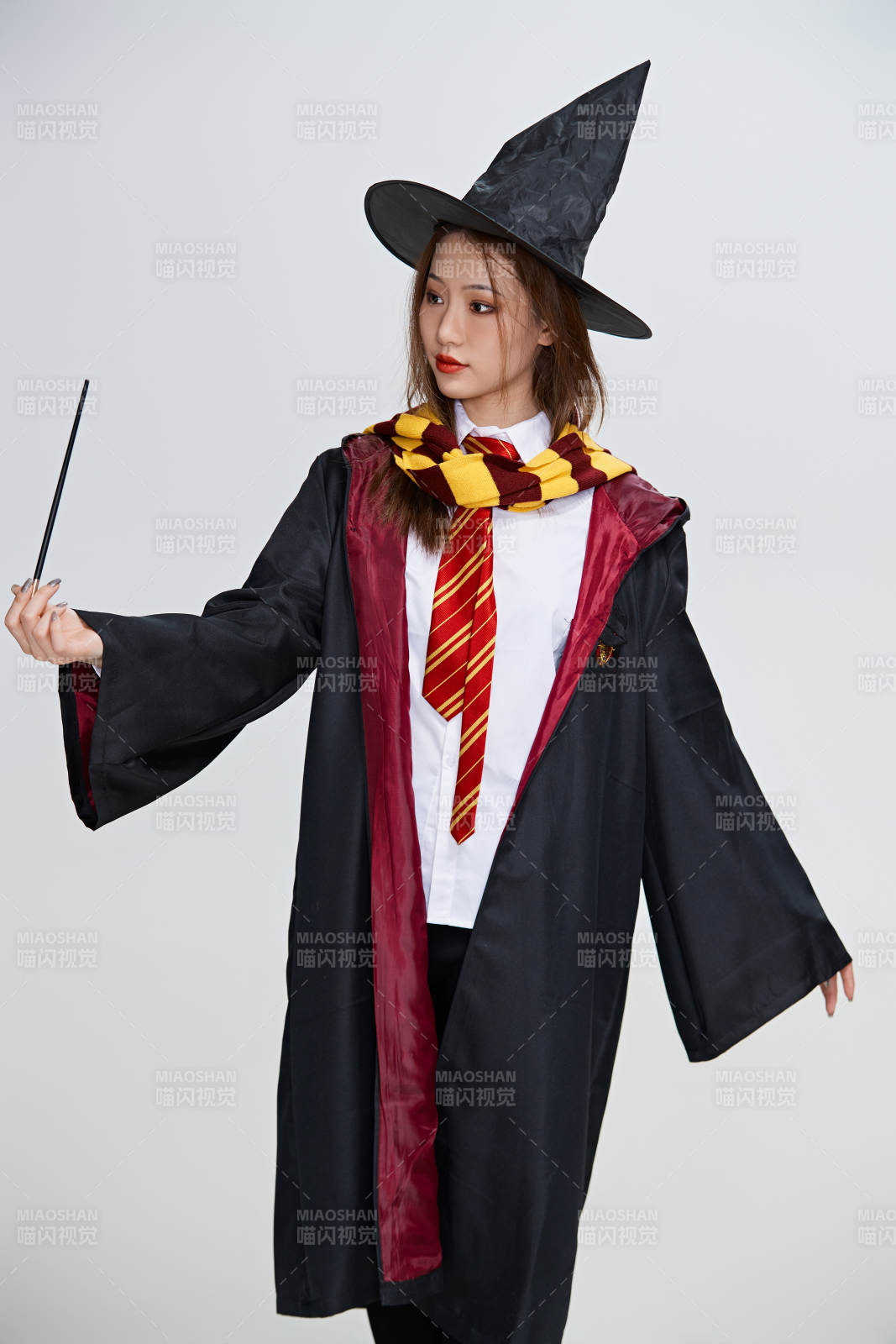 哈利波特角色扮演的亚洲美女图片