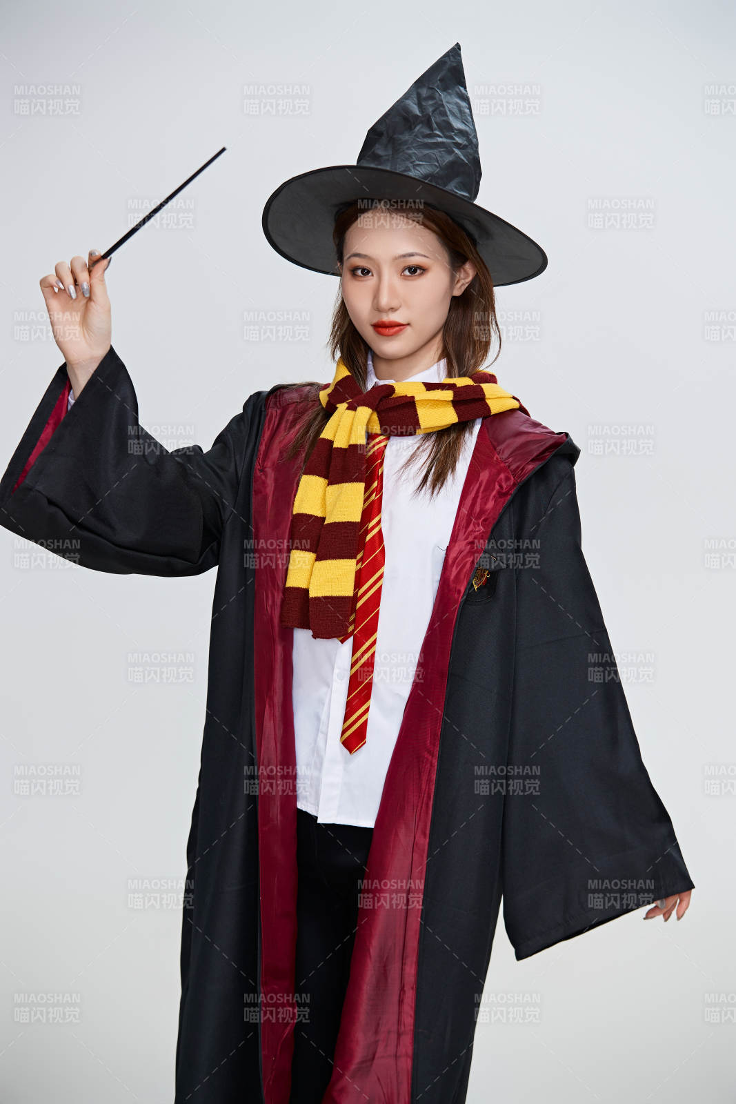 哈利波特角色扮演的亚洲美女图片