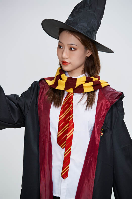 哈利波特角色扮演的亚洲美女图片