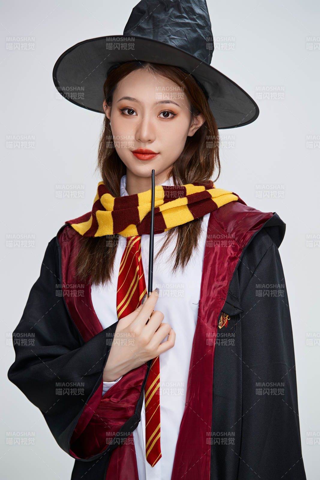 哈利波特角色扮演的亚洲美女图片