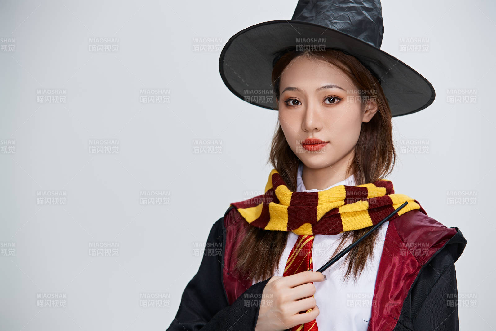 哈利波特角色扮演的亚洲美女图片