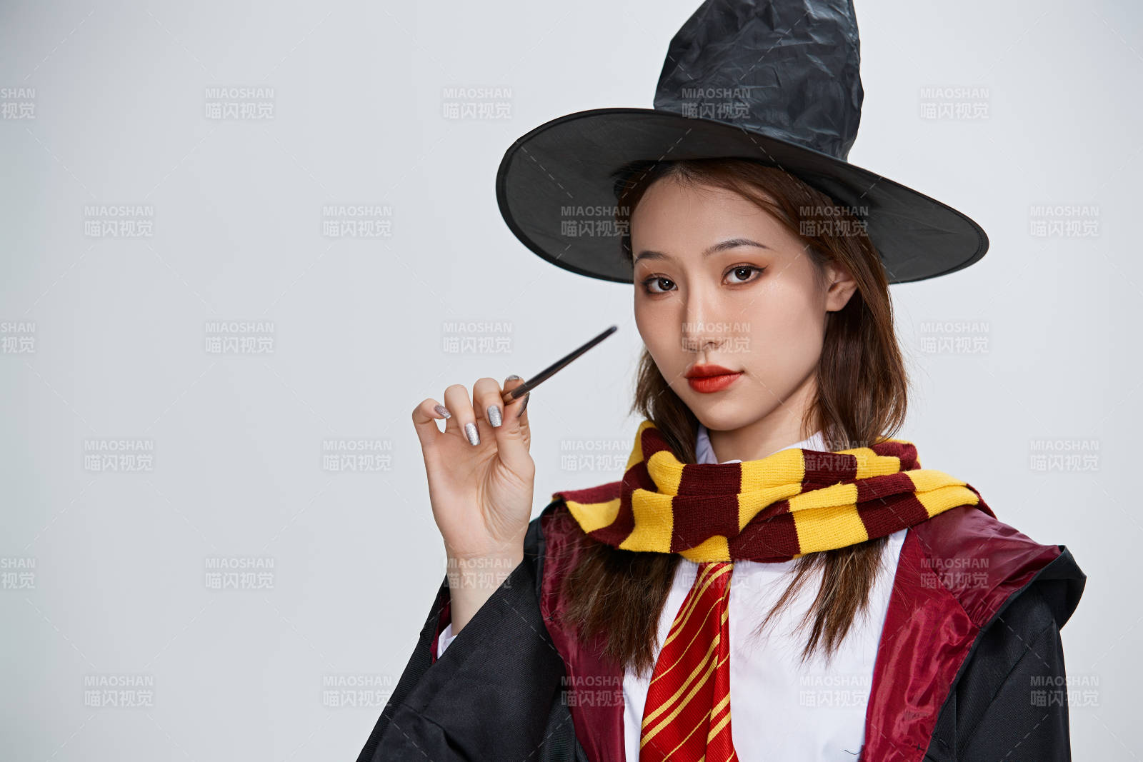 哈利波特角色扮演的亚洲美女图片