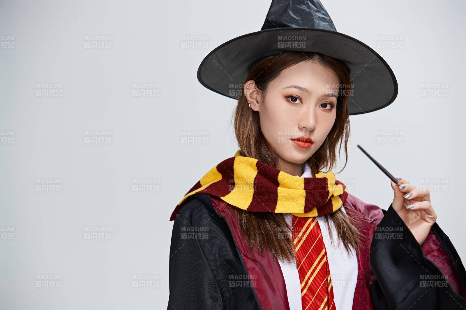 哈利波特角色扮演的亚洲美女图片