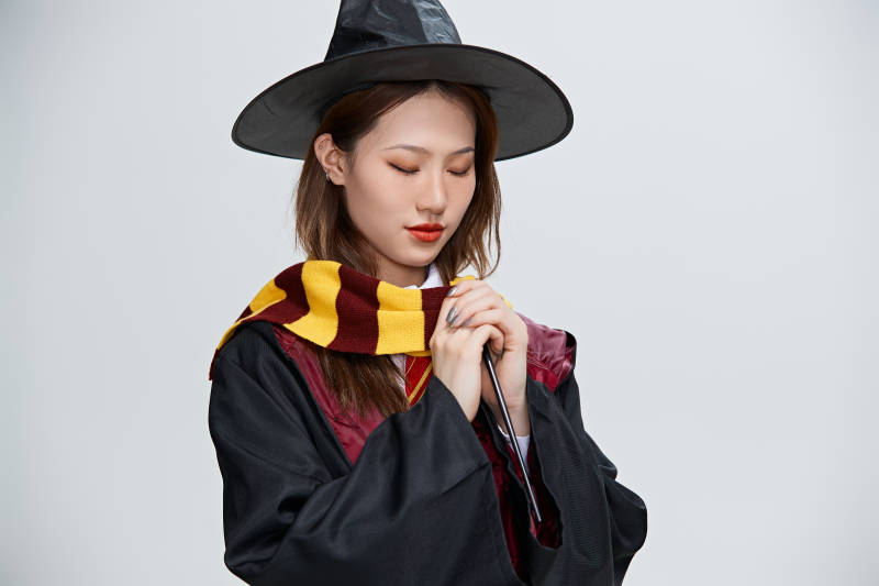 哈利波特角色扮演的亚洲美女图片