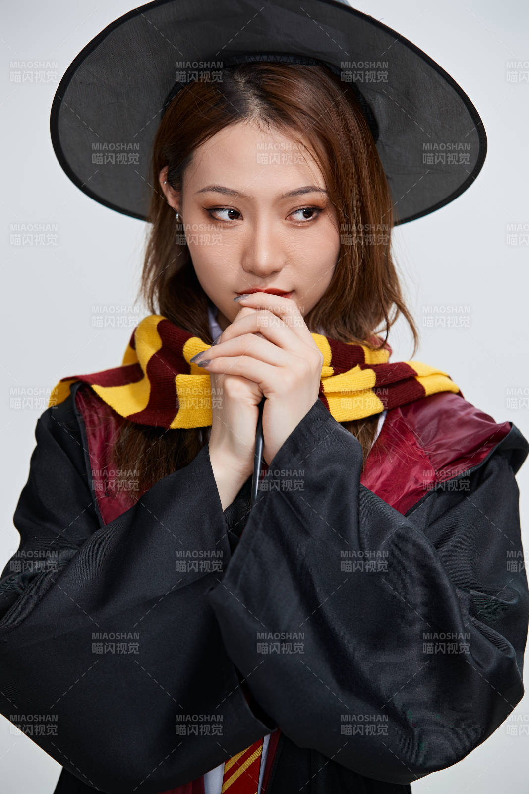 哈利波特角色扮演的亚洲美女图片