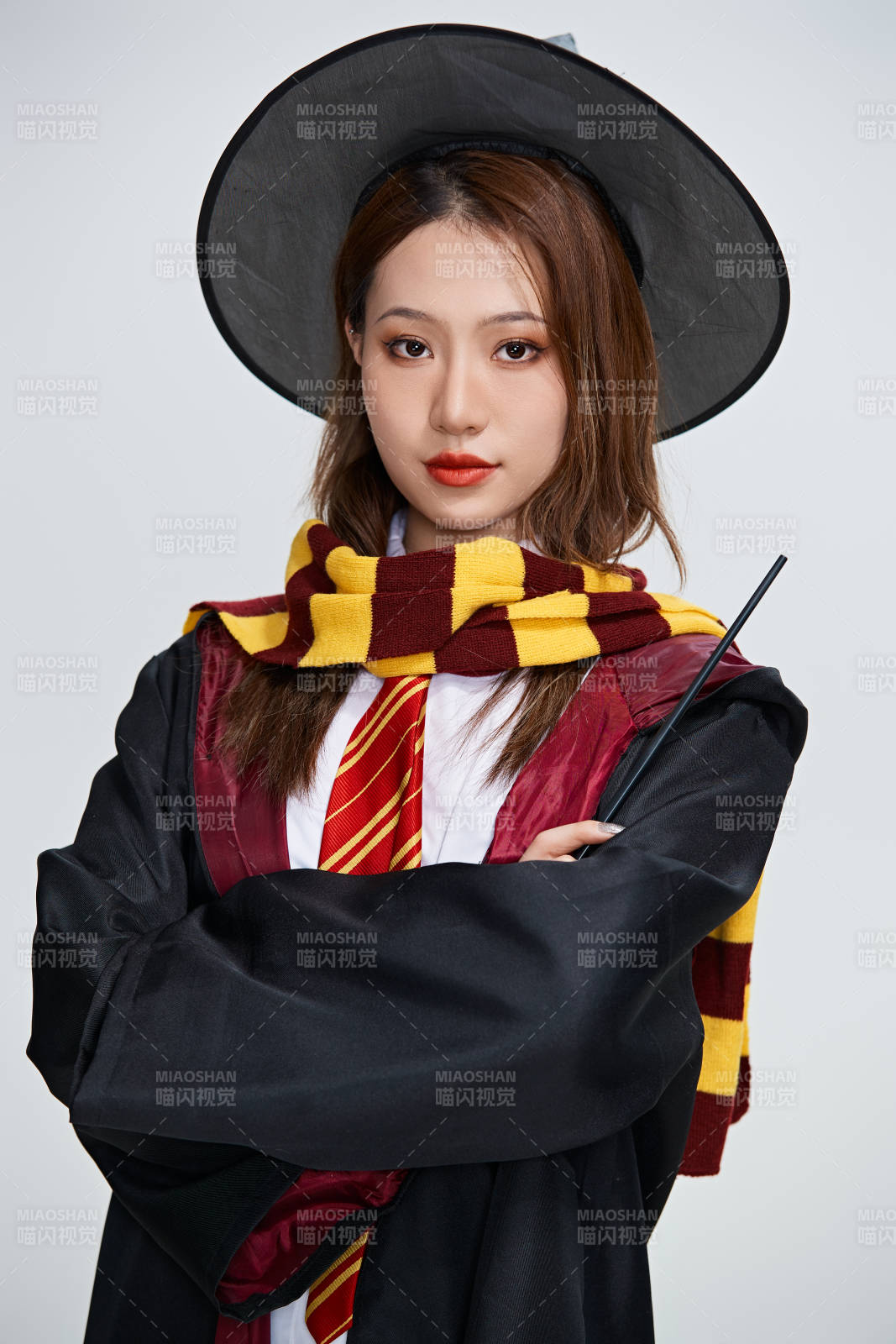 哈利波特角色扮演的亚洲美女图片