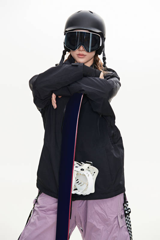 穿戴齐全单板滑雪装备的亚洲美女图片