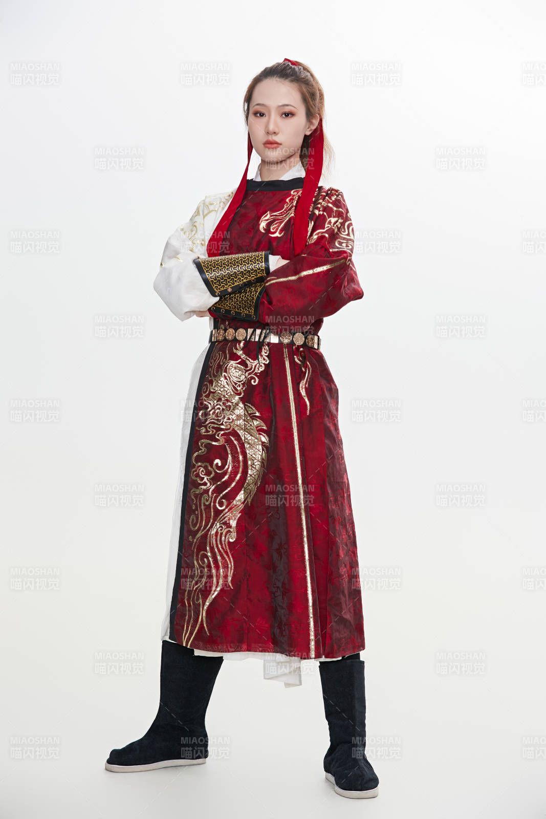 身穿武侠古风汉服英气十足的亚洲美女图片