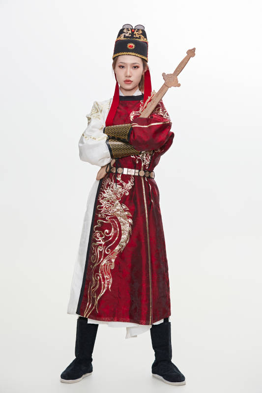 身穿武侠古风汉服英气十足的亚洲美女图片