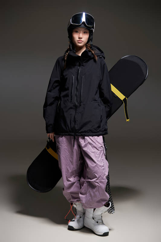 穿戴齐全单板滑雪装备的亚洲美女图片