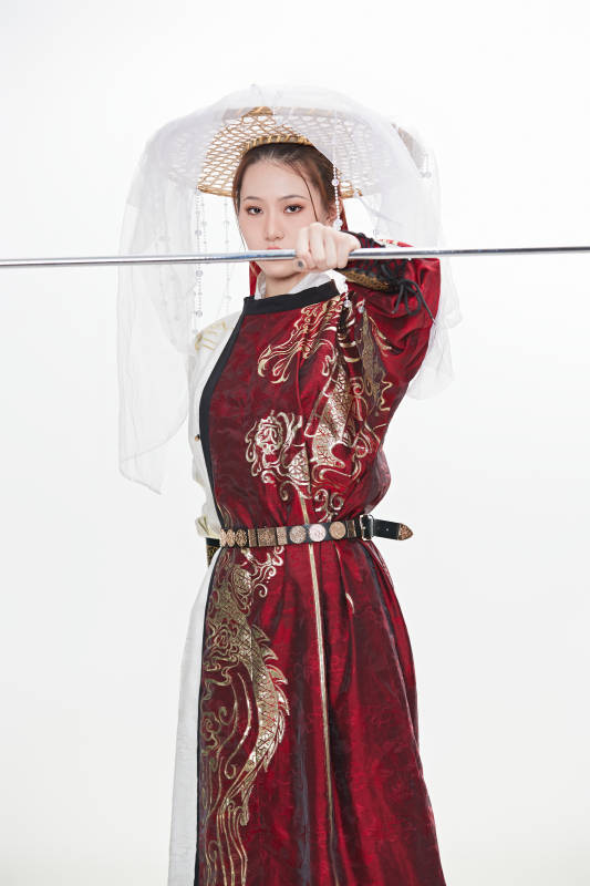 身穿武侠古风汉服英气十足的亚洲美女图片
