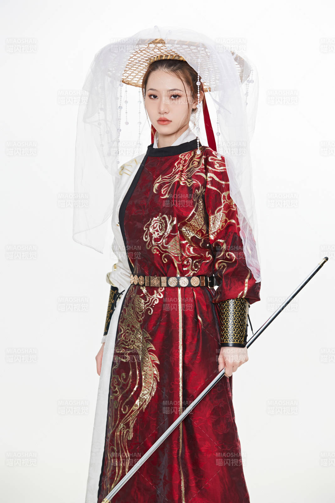 身穿武侠古风汉服英气十足的亚洲美女图片