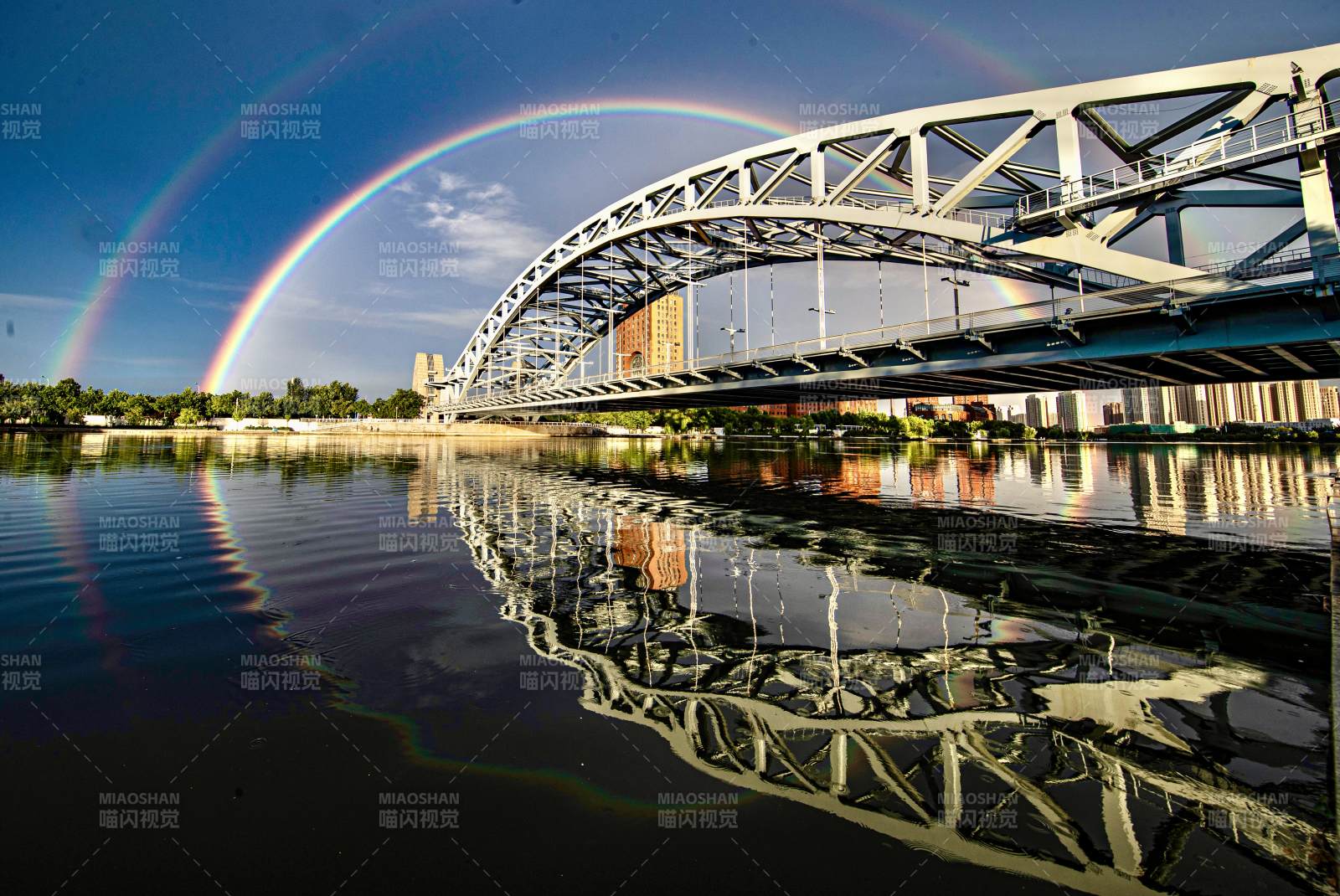 彩虹桥倒影 天津图片