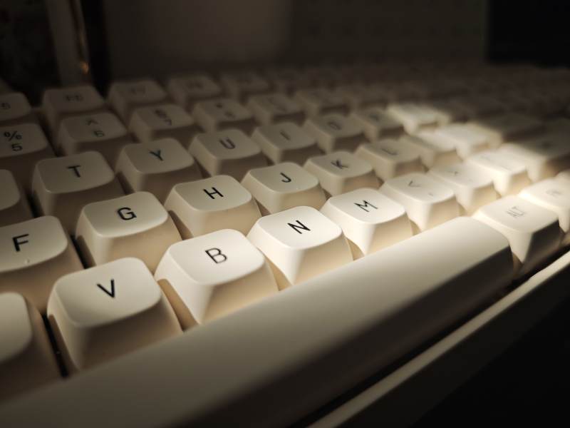 键盘光影特写图片