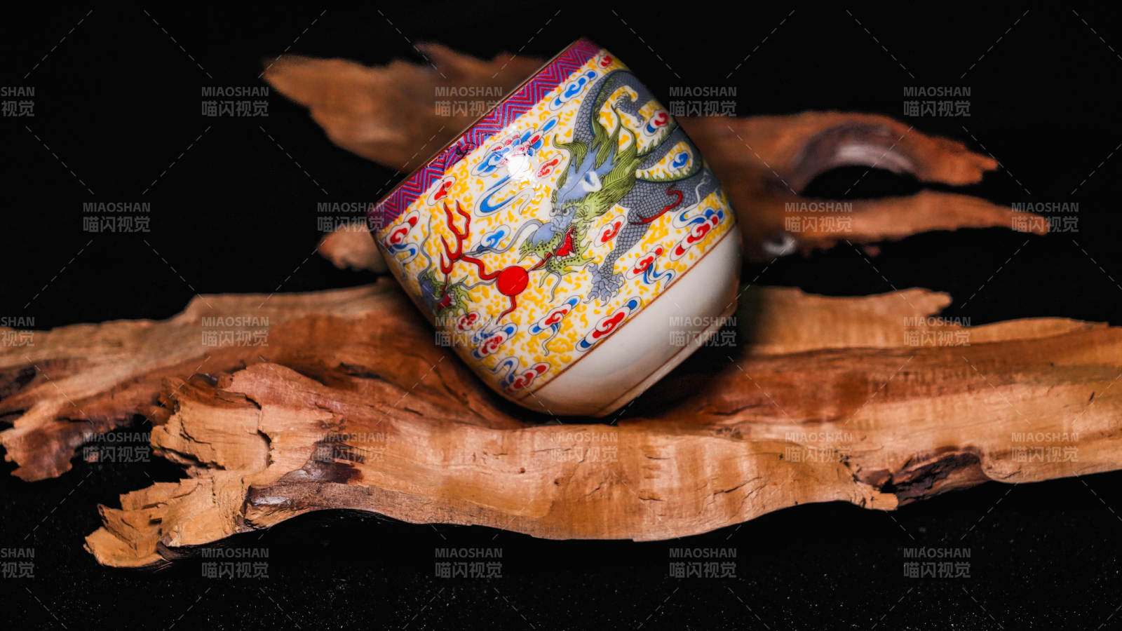 收藏彩绘龙纹瓷杯图片