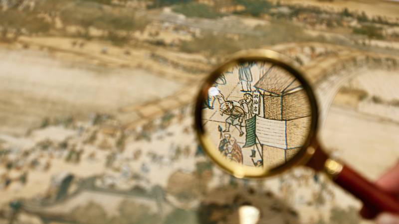 放大镜下的古画细节图片