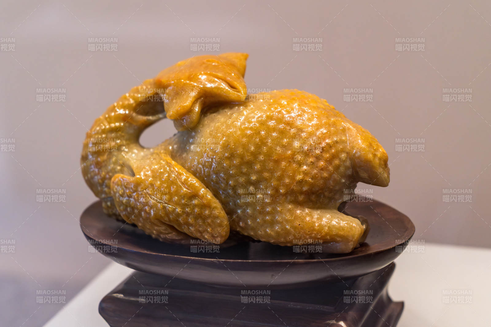 广州民间工艺博物馆黄翡翠雕刻茶油蒸鸡图片