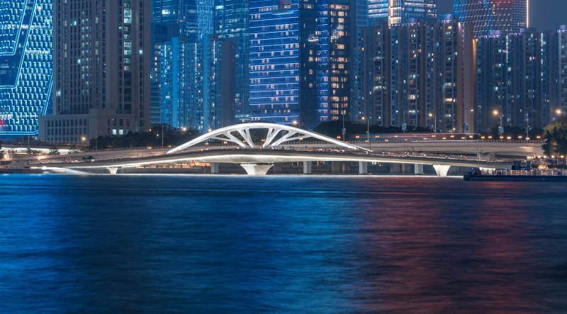 夜幕下的广州珠江黄埔涌步行桥桥梁图片