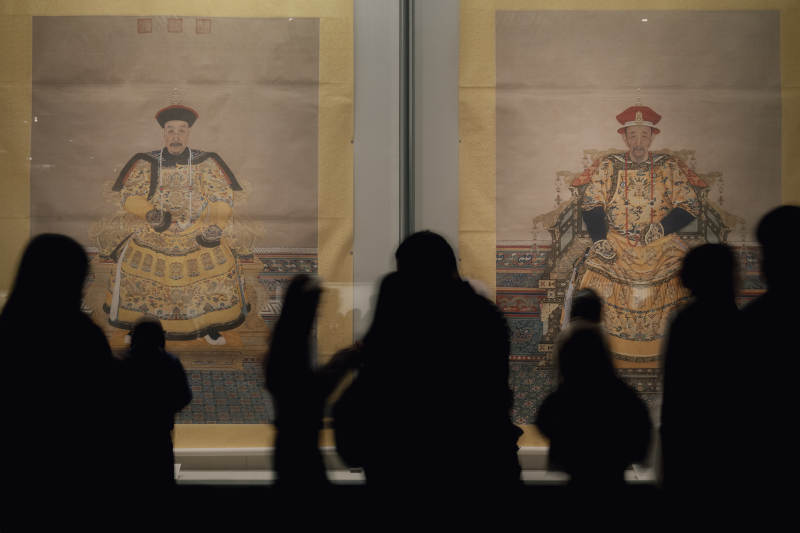 帝王画像展观者图片