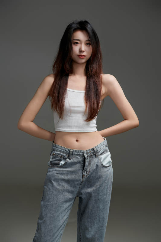 年轻活力亚洲年轻女性形象图片