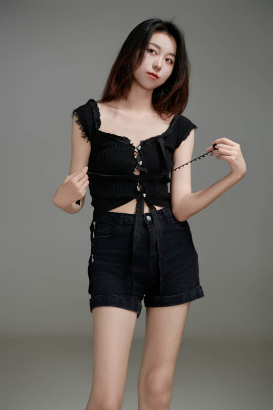 年轻活力亚洲年轻女性形象图片