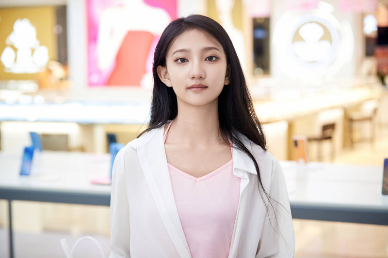 挑选够买手机的中国少女图片