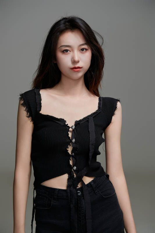 年轻活力亚洲年轻女性形象图片