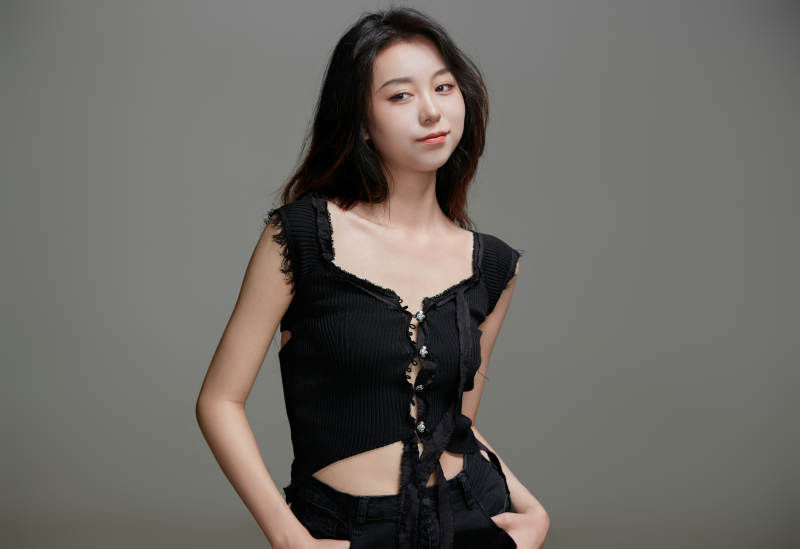 年轻活力亚洲年轻女性形象图片