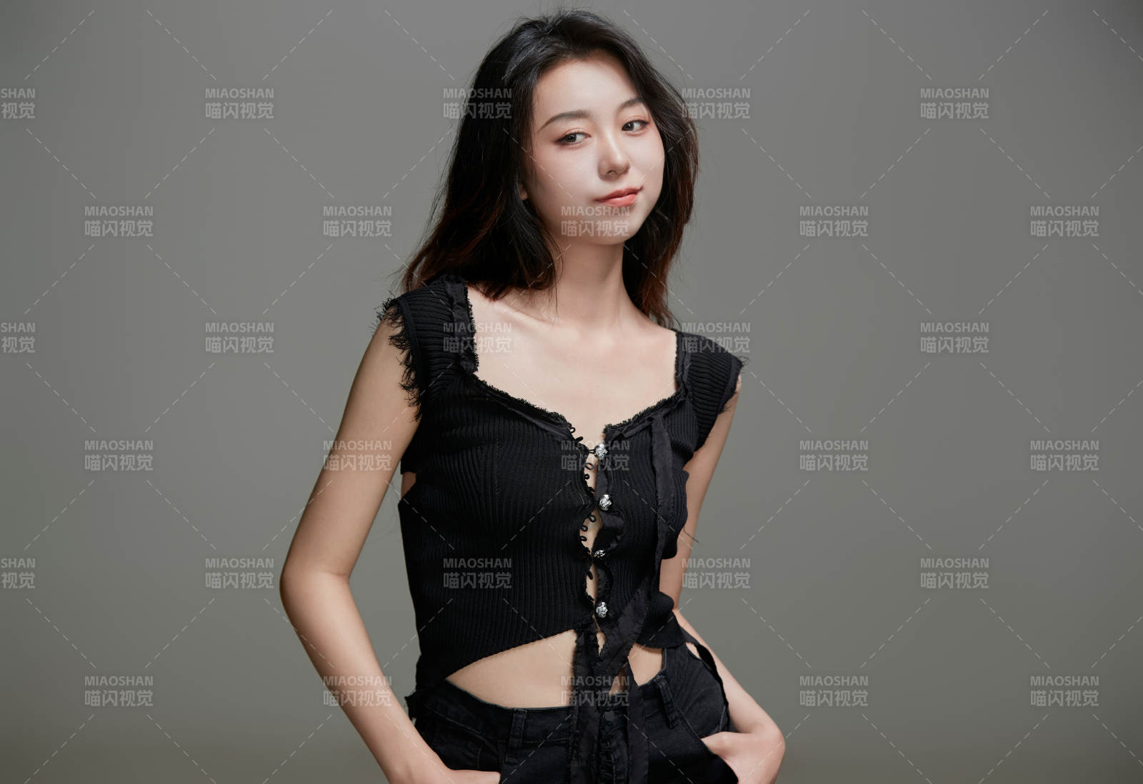 年轻活力亚洲年轻女性形象图片