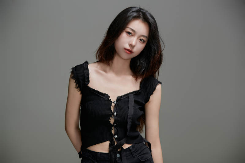 年轻活力亚洲年轻女性形象图片