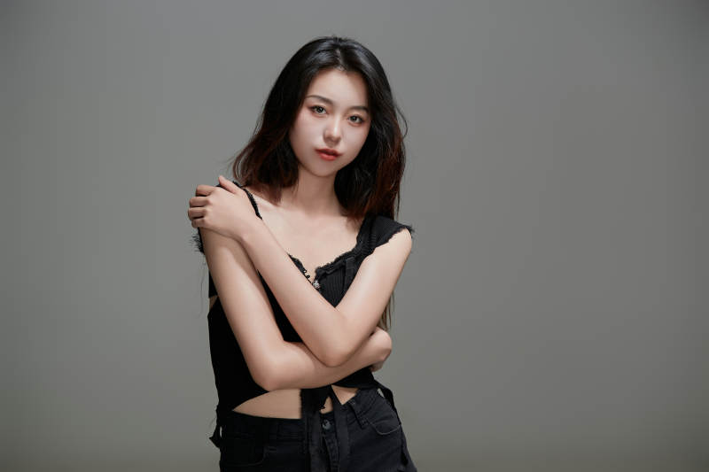 年轻活力亚洲年轻女性形象图片