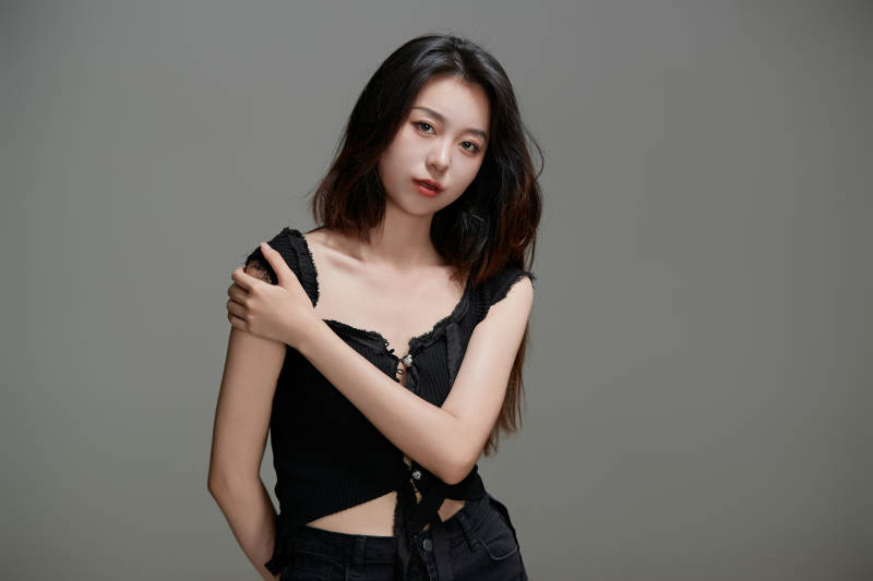 年轻活力亚洲年轻女性形象图片