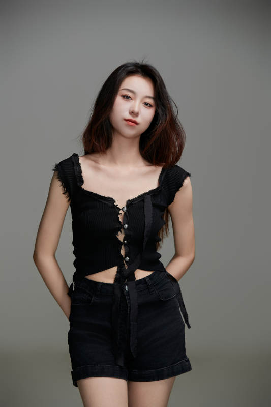 年轻活力亚洲年轻女性形象图片