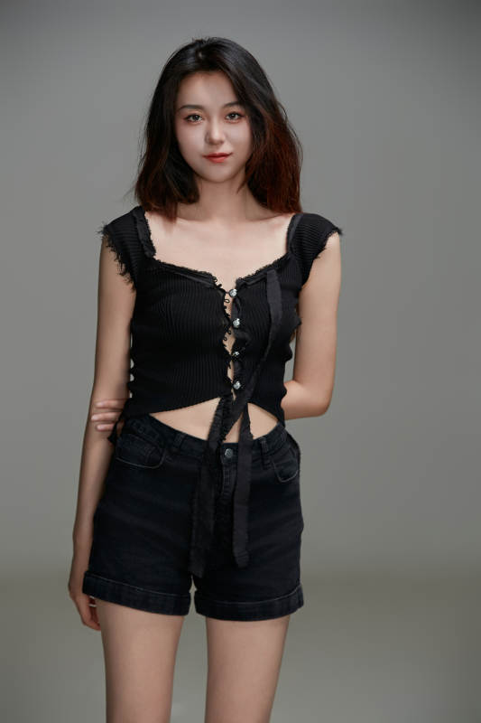 年轻活力亚洲年轻女性形象图片