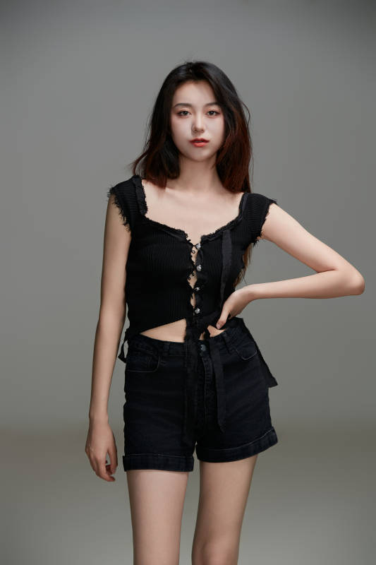 年轻活力亚洲年轻女性形象图片