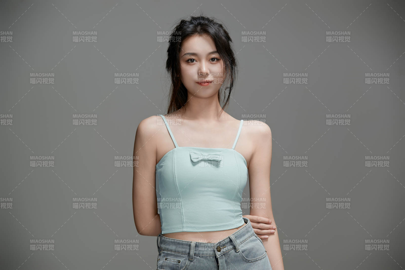 年轻活力亚洲年轻女性形象图片