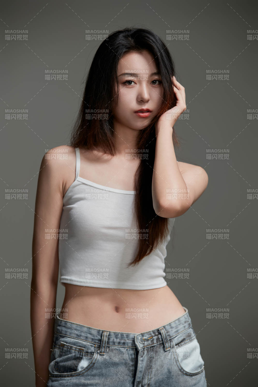 年轻活力亚洲年轻女性形象图片