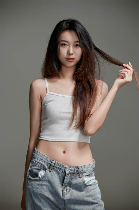 年轻活力亚洲年轻女性形象图片