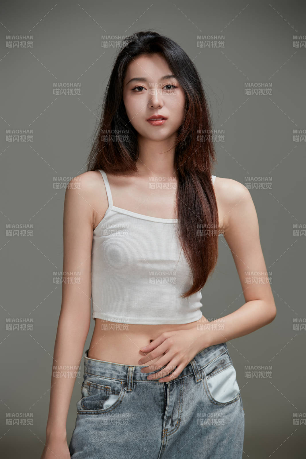 年轻活力亚洲年轻女性形象图片