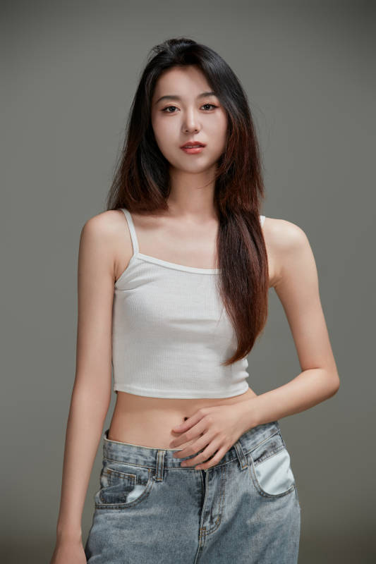 年轻活力亚洲年轻女性形象图片