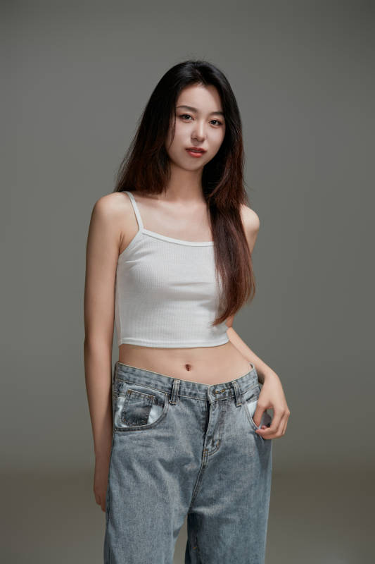 年轻活力亚洲年轻女性形象图片