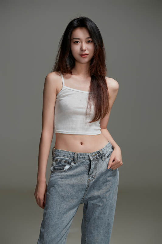 年轻活力亚洲年轻女性形象图片