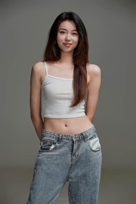 年轻活力亚洲年轻女性形象图片