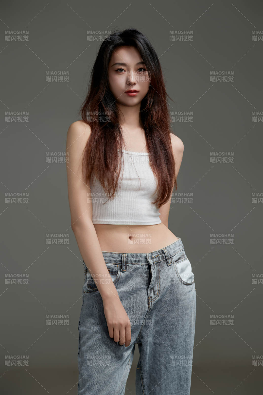 年轻活力亚洲年轻女性形象图片