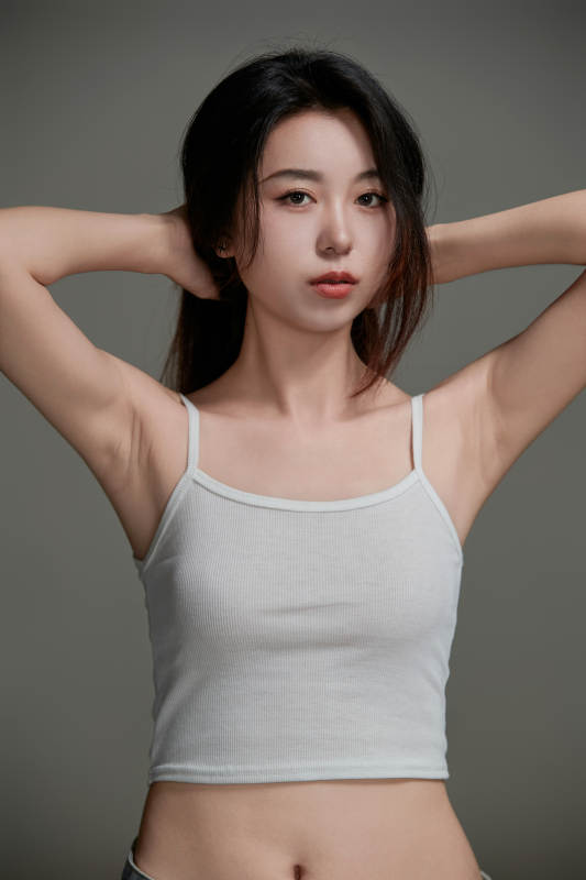 年轻活力亚洲年轻女性形象图片